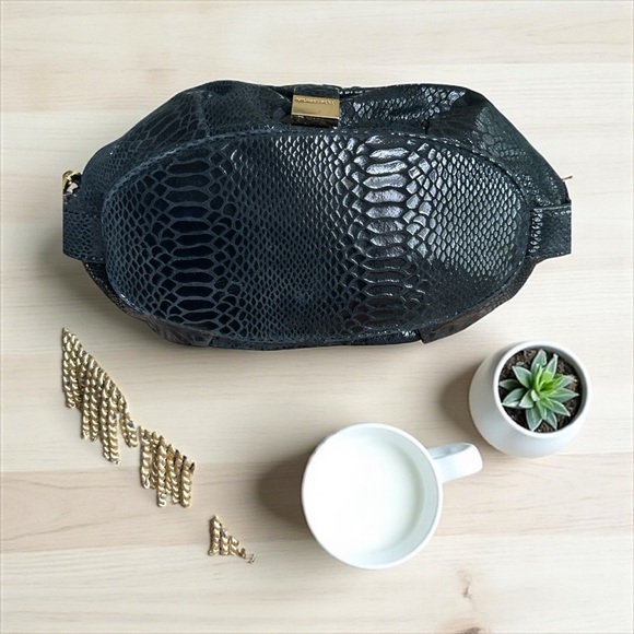 Michael Kors Snakeskin Embossed Shoulder Bag Black Gold Hardware Glam Tote - Picture 4 of 6